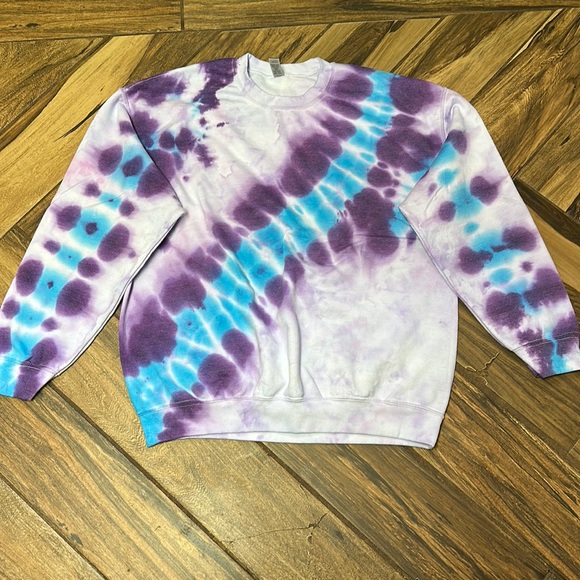 JRSDesignsltd Tops - Tye dye crew sweatshirt